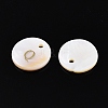 Natural Freshwater Shell Flat Round Charms with Gold Stamping Letter Q SSHEL-S249-Q-1-2