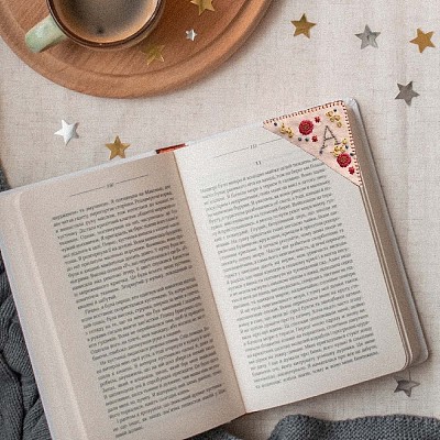 4Pcs Letter Personalized Hand Embroidered Corner Bookmarks JX587A-1