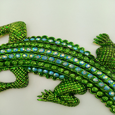 Halloween Crocodile Zinc Alloy Olivine Rhinestone Bib Necklaces for Women FS-WGFFF11-01-1